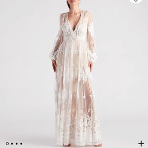 Lace white dress from Windsor